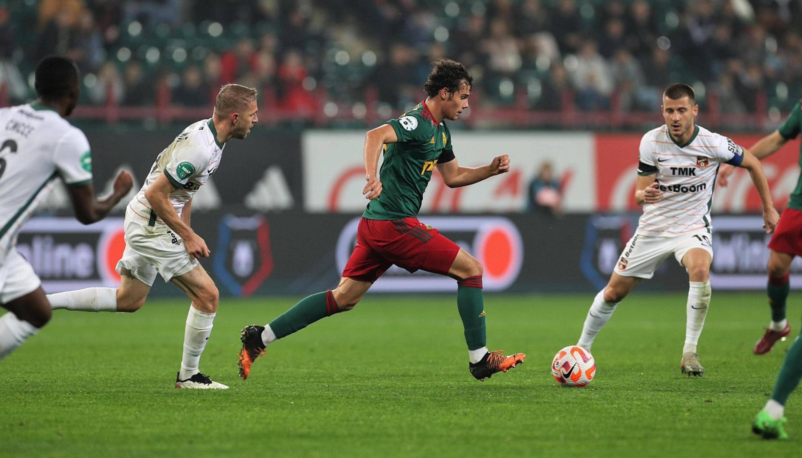 «Локомотив» в меньшинстве проиграл «Уралу»